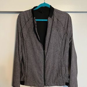 Lululemon women’s light weight bomber jacket